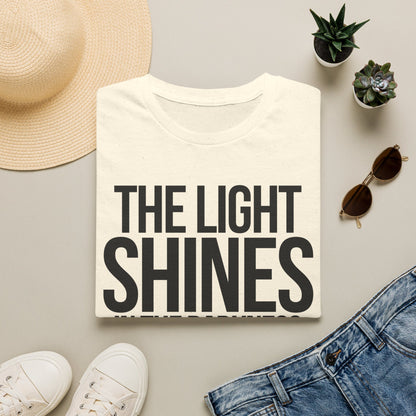 The Light Shines in the Darkness T-Shirt (Light) - CURVY