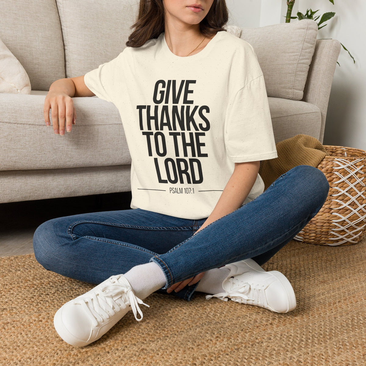 Give Thanks to the Lord T-Shirt (Light) - CURVY